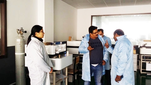 印度客户到JIANGNAN.COM江南仪器参观考察直读光谱仪 印度客户到JIANGNAN.COM江南仪器参观考察直读光谱仪