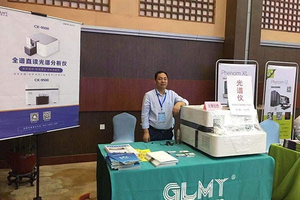 刘经理在JIANGNAN.COM江南展台