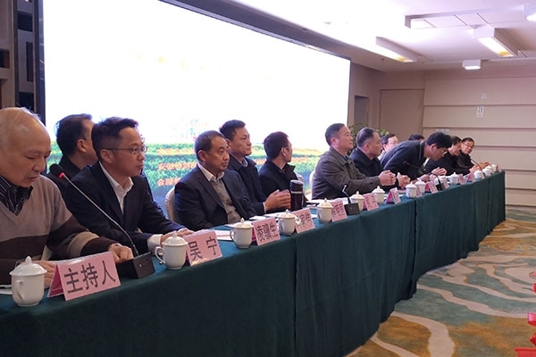 GLMYJIANGNAN.COM江南仪器真空型直读光谱仪器抵达安徽第十四届铸造技术大会展示