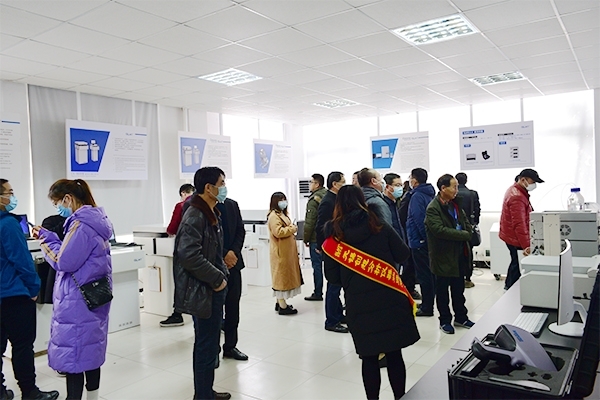 嘉宾团莅临JIANGNAN.COM江南仪器参观