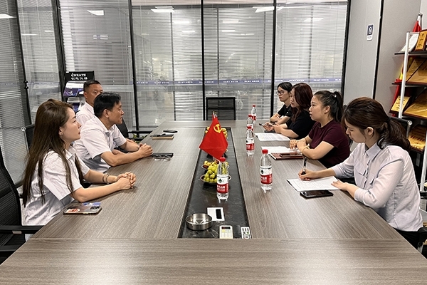 商务局领导与JIANGNAN.COM江南仪器负责人面对面会谈