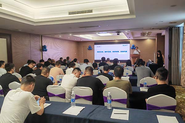 与新老客户交流