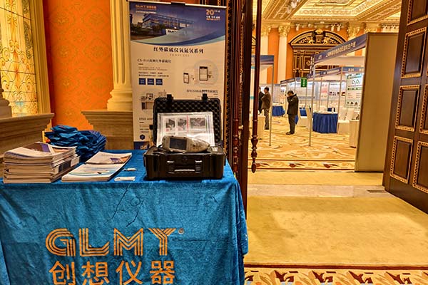 展示手持式光谱仪